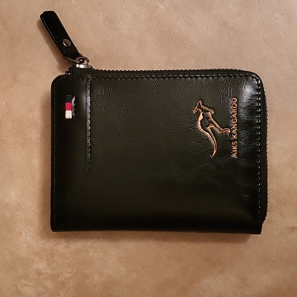 Mens zipping wallet